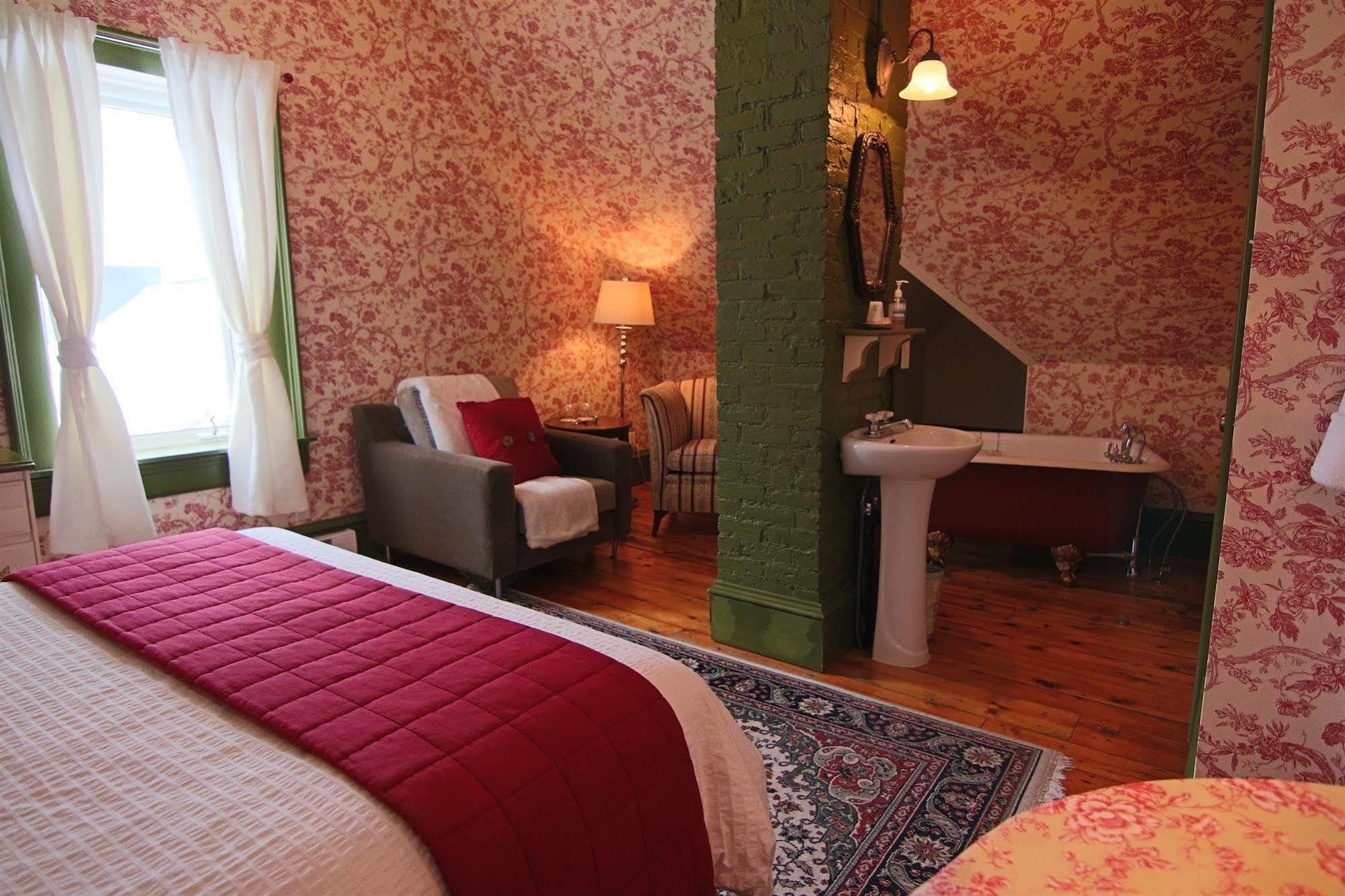 La Belle Victorienne Hotel Magog Kültér fotó