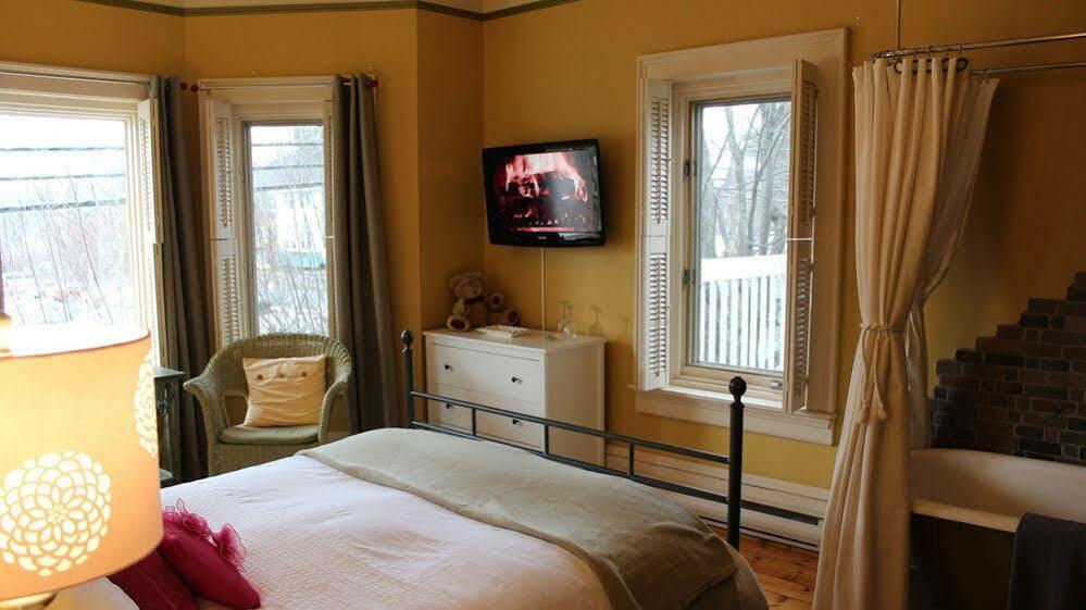La Belle Victorienne Hotel Magog Kültér fotó